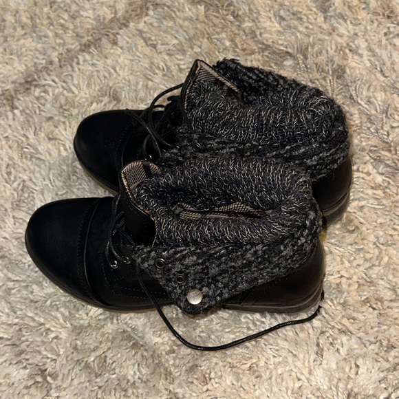 REFRESH WYNNE-01 Women's Combat Style lace up Ankle Bootie 9 - Picture 4 of 9